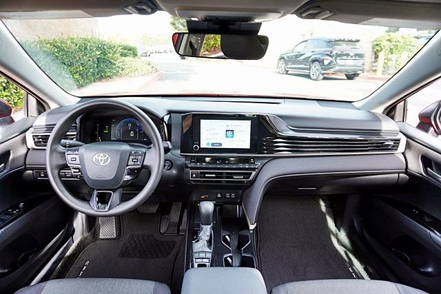 Used 2025 Toyota Camry LE w/ Convenience Package FWD image 18