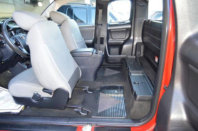 Used 2017 Toyota Tacoma 4x4 Access Cab image 14
