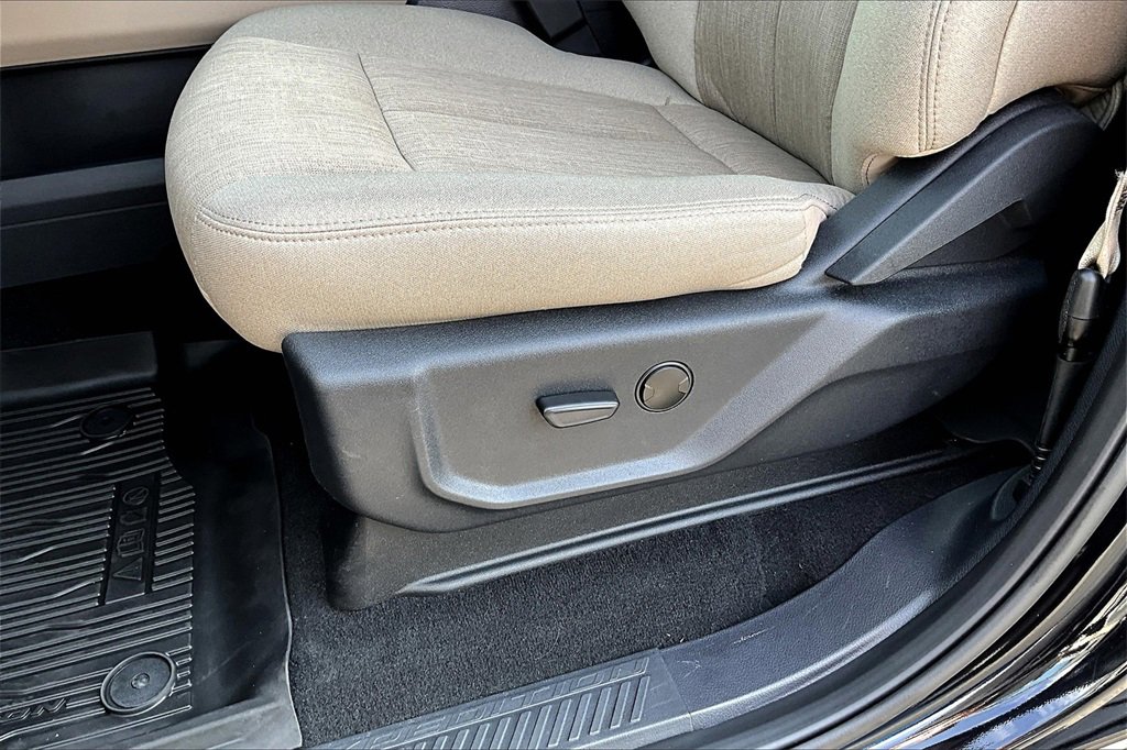 Used 2024 Ford Expedition XLT image 36