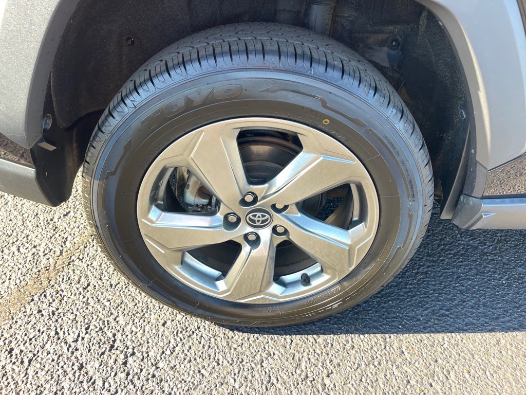 Used 2020 Toyota RAV4 Limited image 22