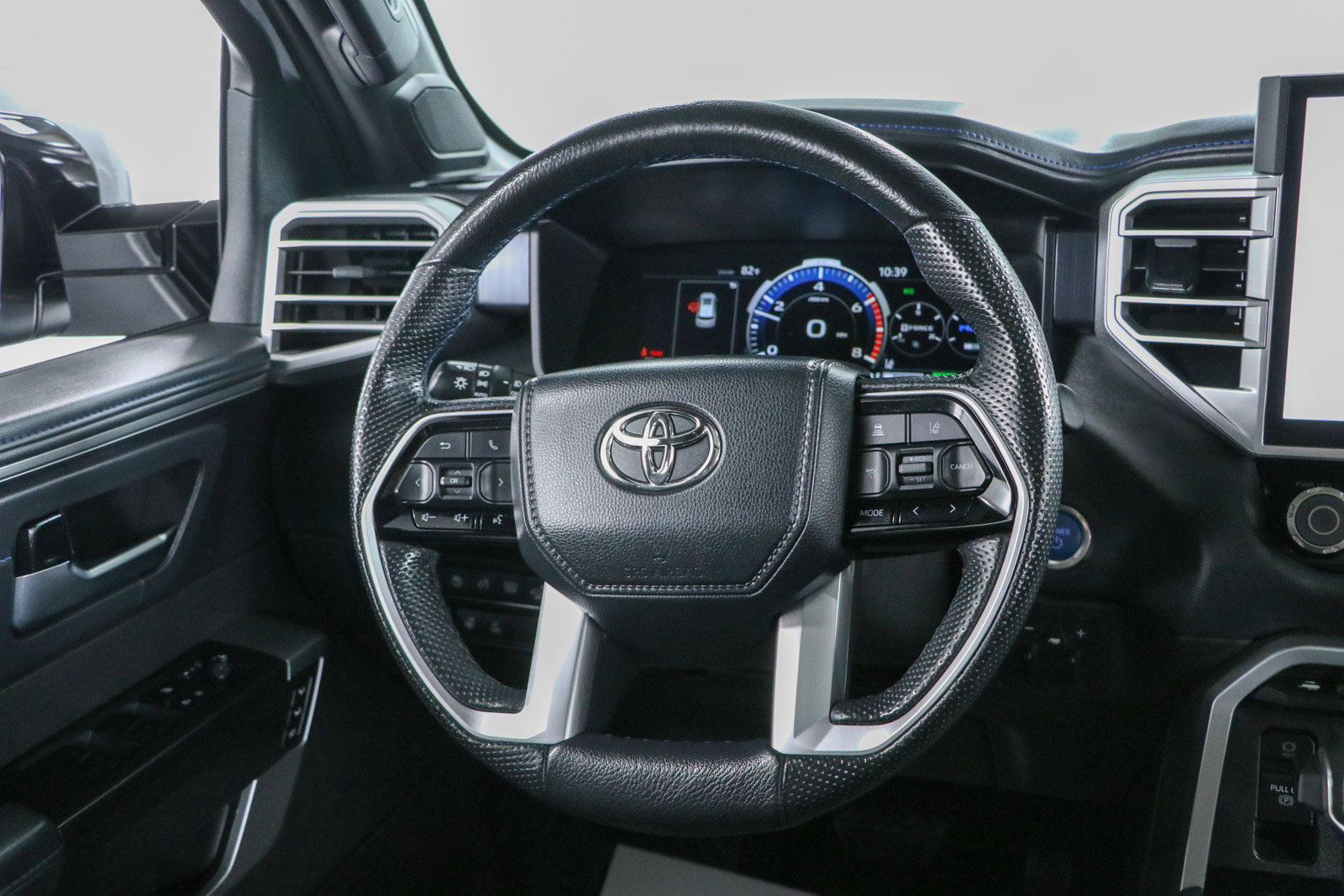 Used 2024 Toyota Sequoia Platinum AWD/4WD image 13