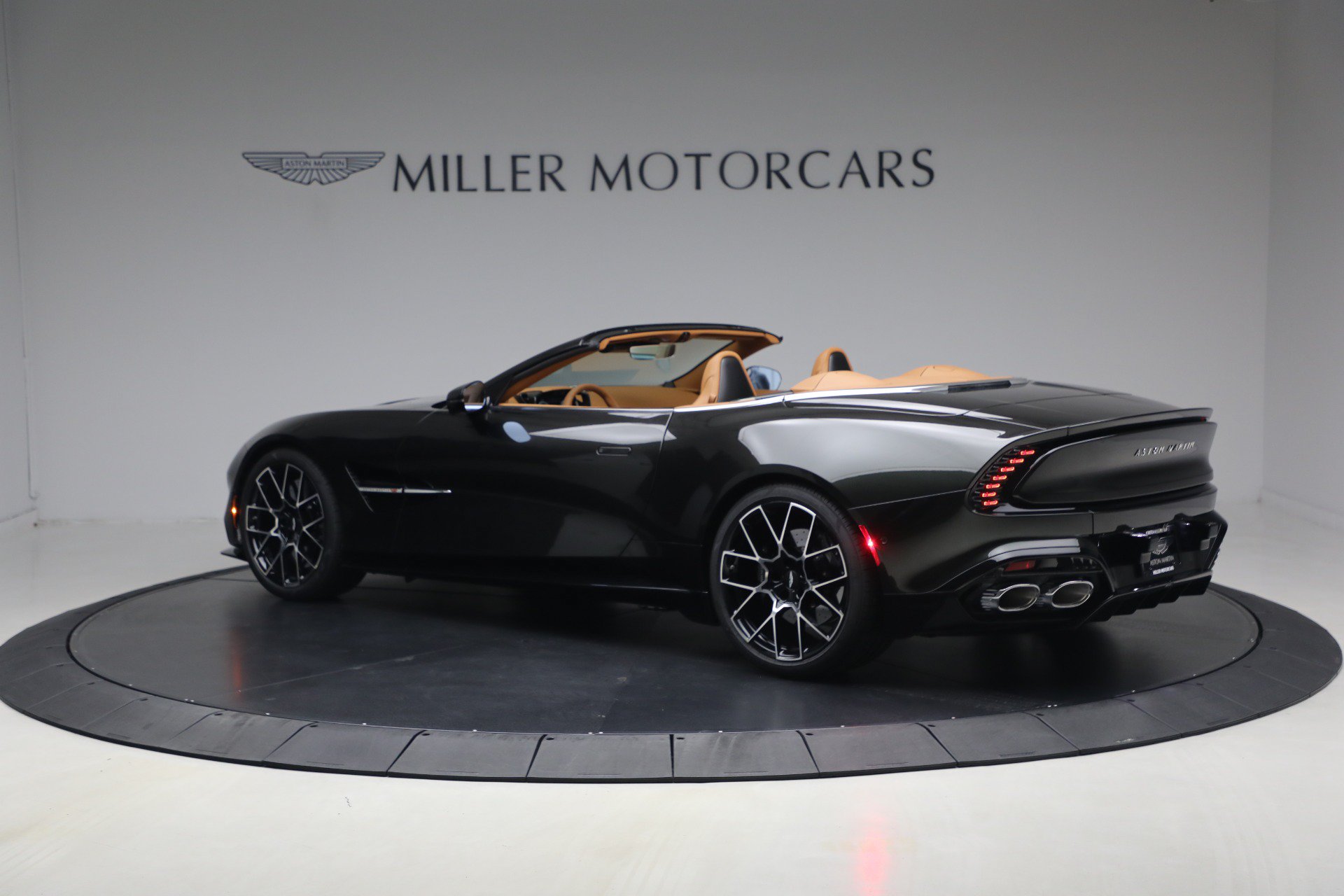 New 2026 Aston Martin Vanquish Convertible RWD image 4