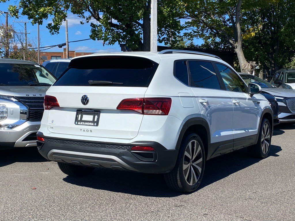 Used 2022 Volkswagen Taos SE image 3