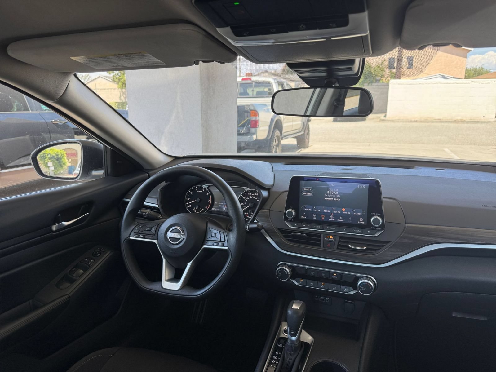 Used 2025 Nissan Altima 2.5 SV FWD image 33