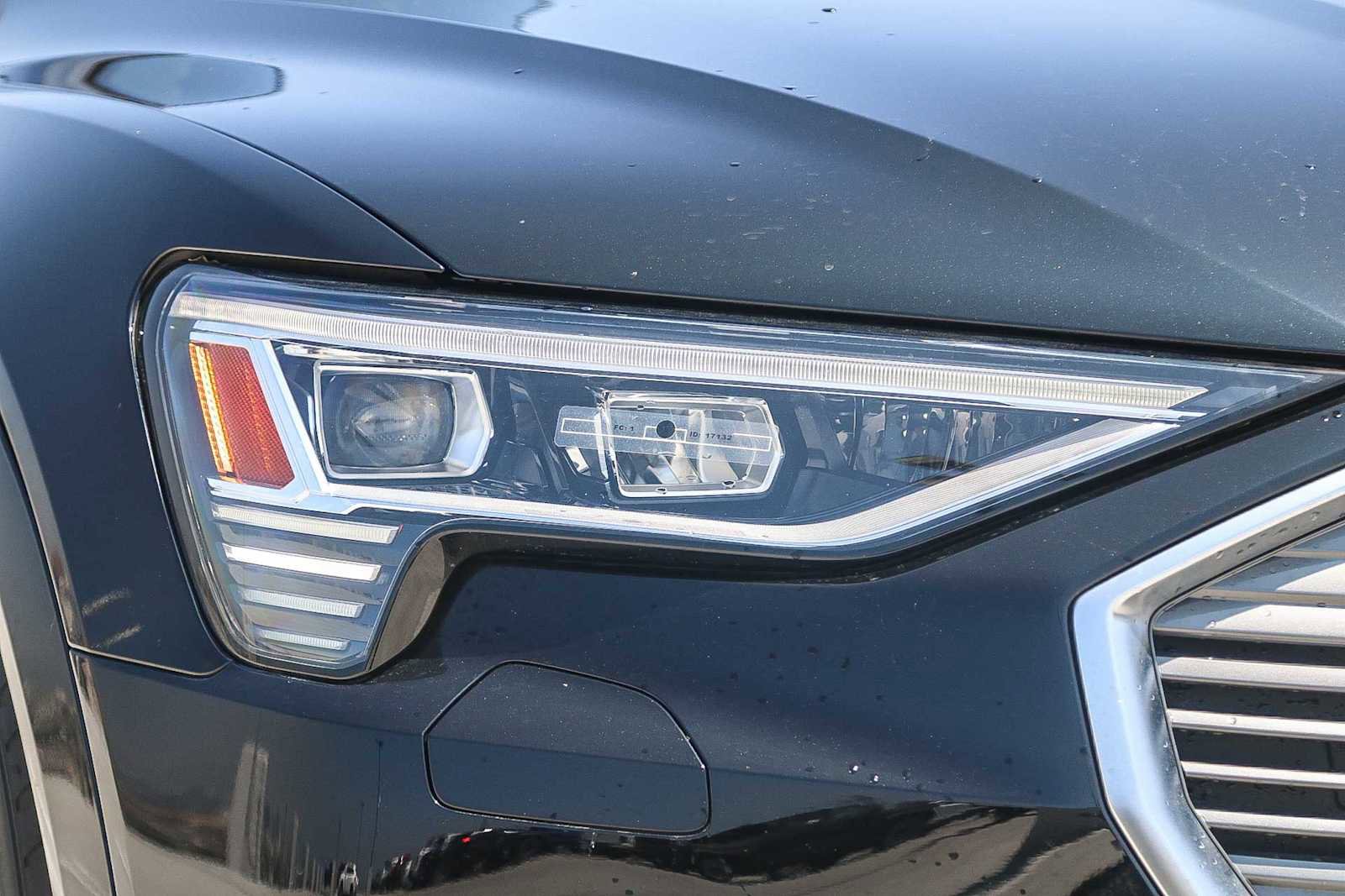 Used 2022 Audi e-tron Premium image 4