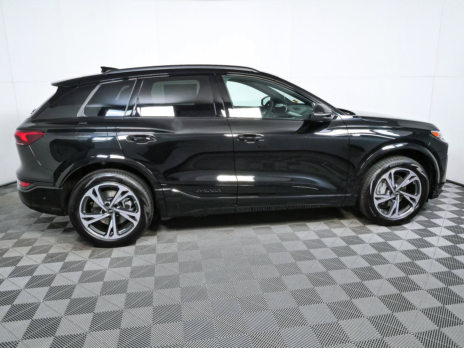 New 2027 Audi Q6 e-tron Premium Plus AWD/4WD image 2