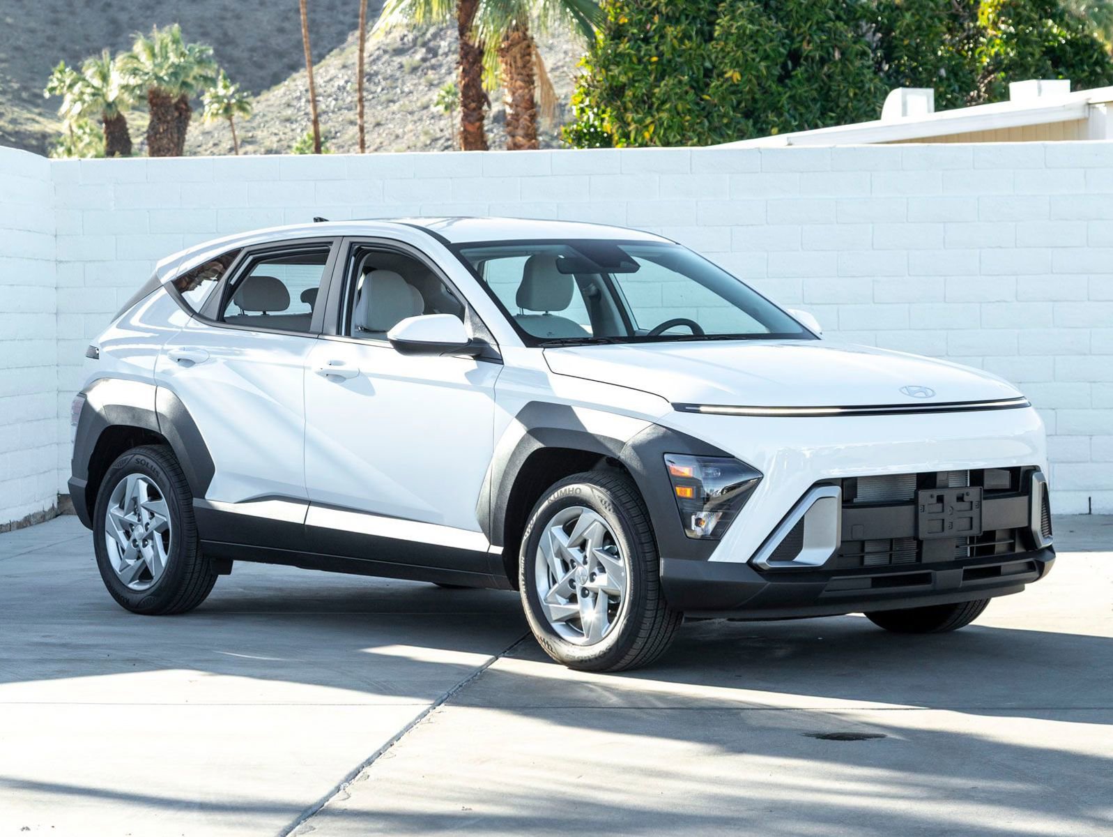 New 2025 Hyundai Kona SE image 2