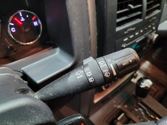 Used 2012 Jeep Liberty Sport image 33