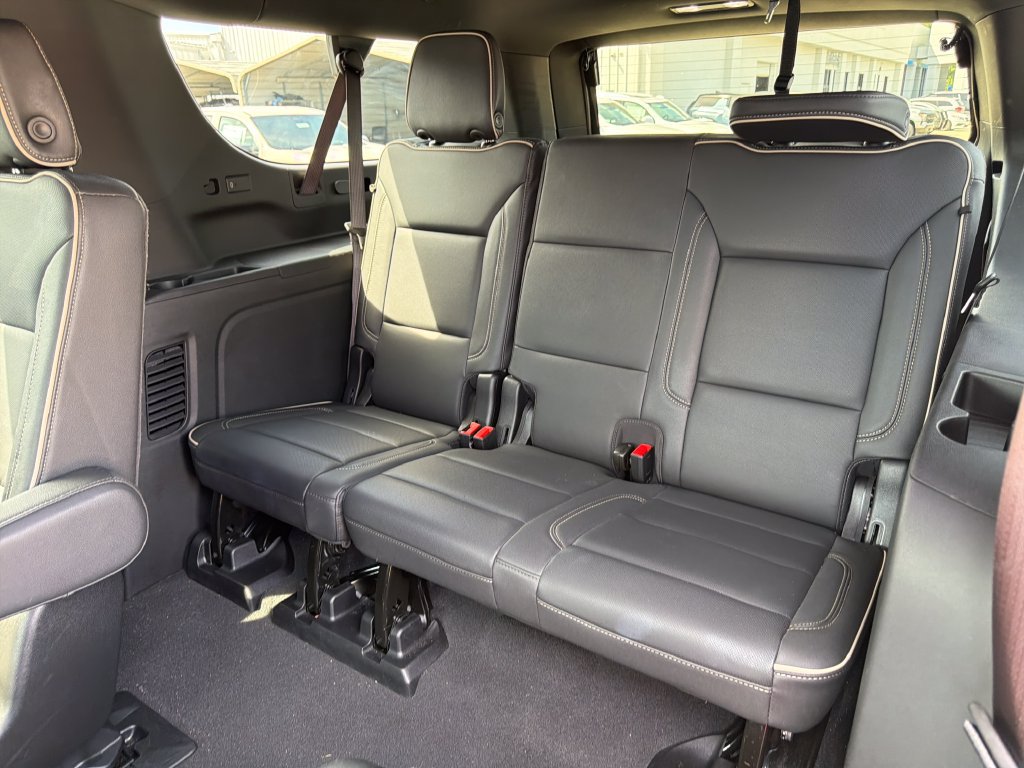 Used 2026 Chevrolet Suburban Premier AWD/4WD image 30