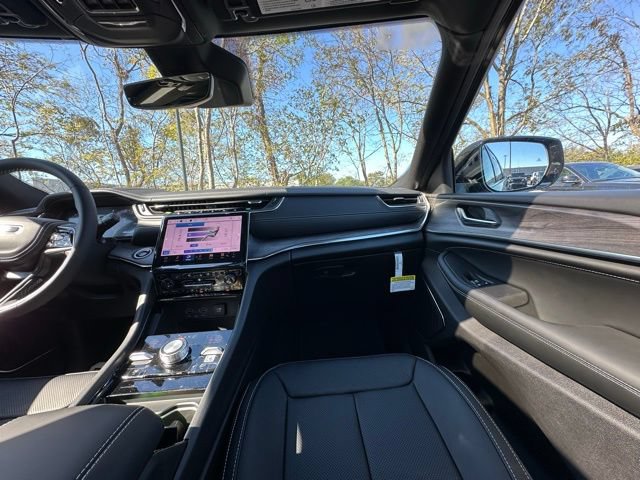 New 2025 Jeep Grand Cherokee L Overland AWD/4WD image 30