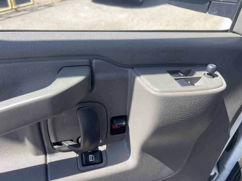 Used 2018 Chevrolet Express 2500 w/ Driver Convenience Package RWD image 21