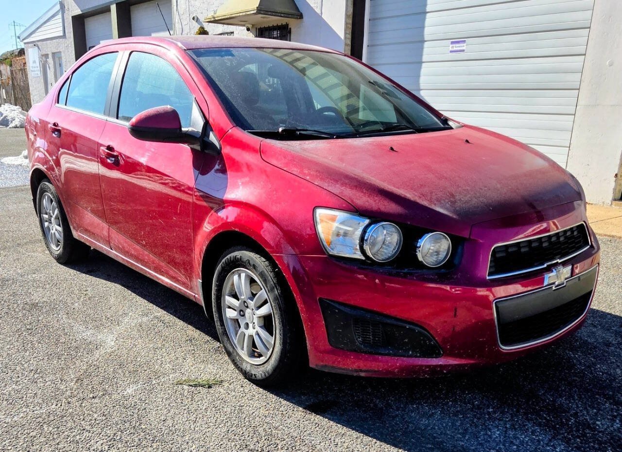 Used 2015 Chevrolet Sonic LT FWD image 1