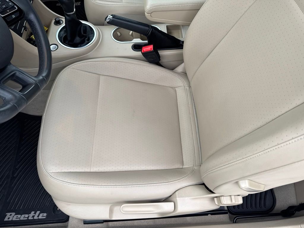 Used 2015 Volkswagen Beetle R-Line FWD image 18