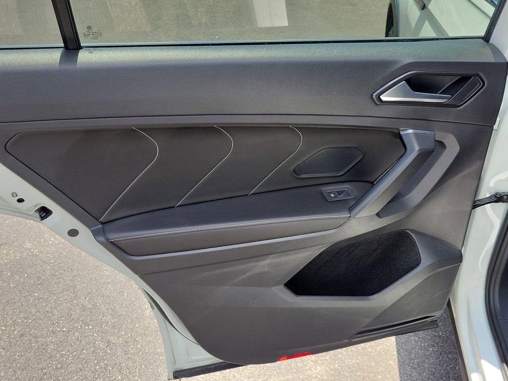 Used 2022 Volkswagen Tiguan SEL R-Line AWD/4WD image 11