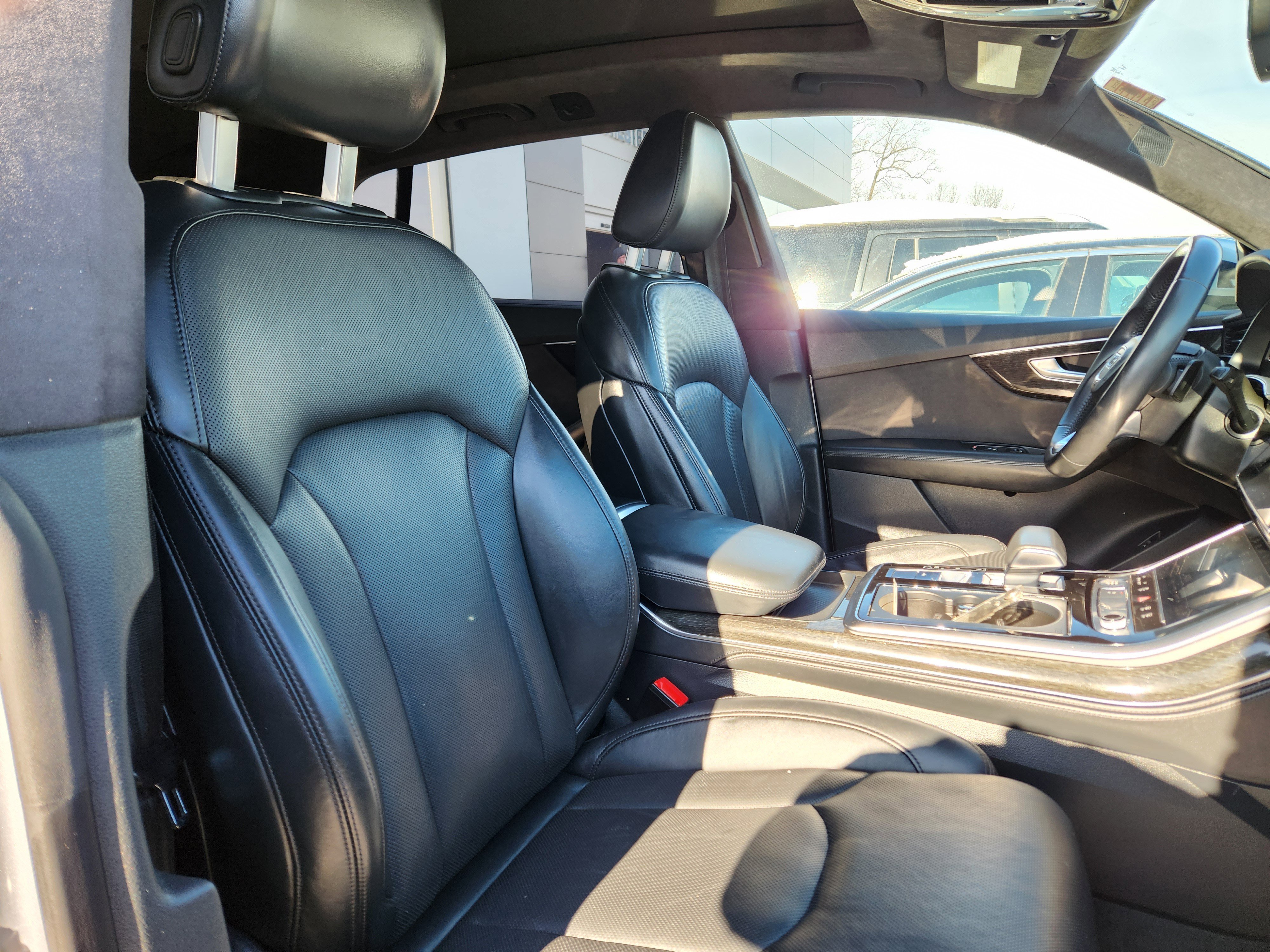 Used 2019 Audi Q8 Prestige w/ Luxury Package image 16