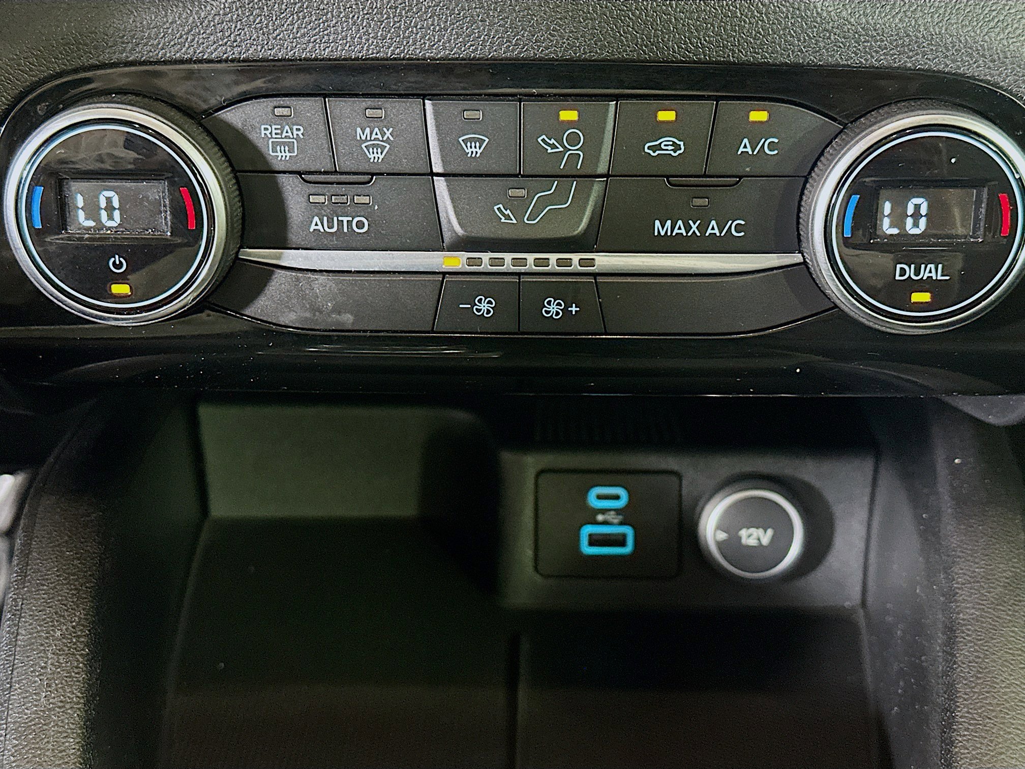 Used 2021 Ford Escape SE w/ SE Sport Appearance Package FWD image 24