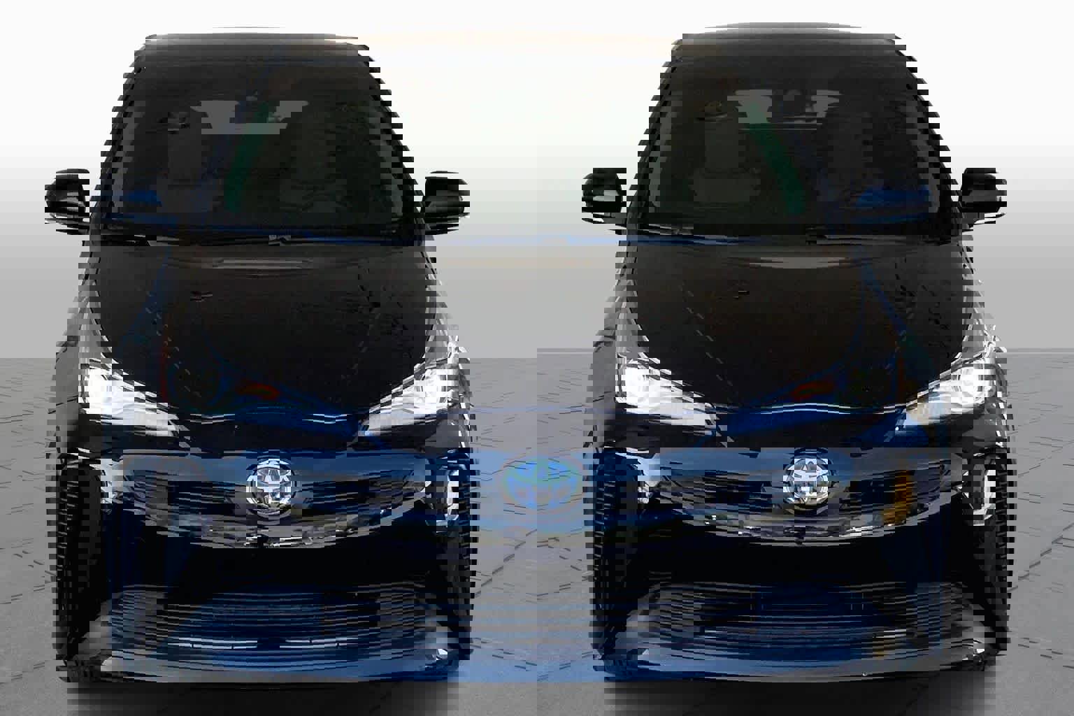 Used 2022 Toyota Prius L Eco image 4