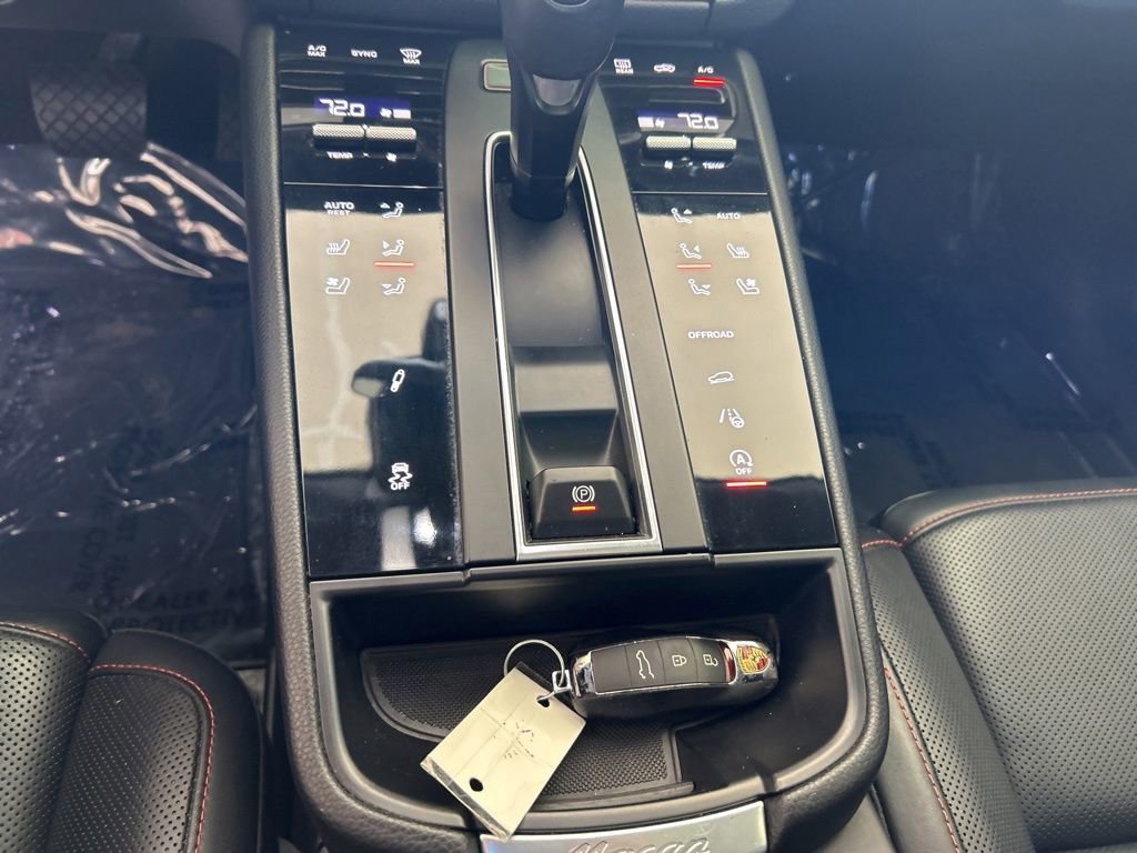 Used 2023 Porsche Macan Turbo AWD/4WD image 49
