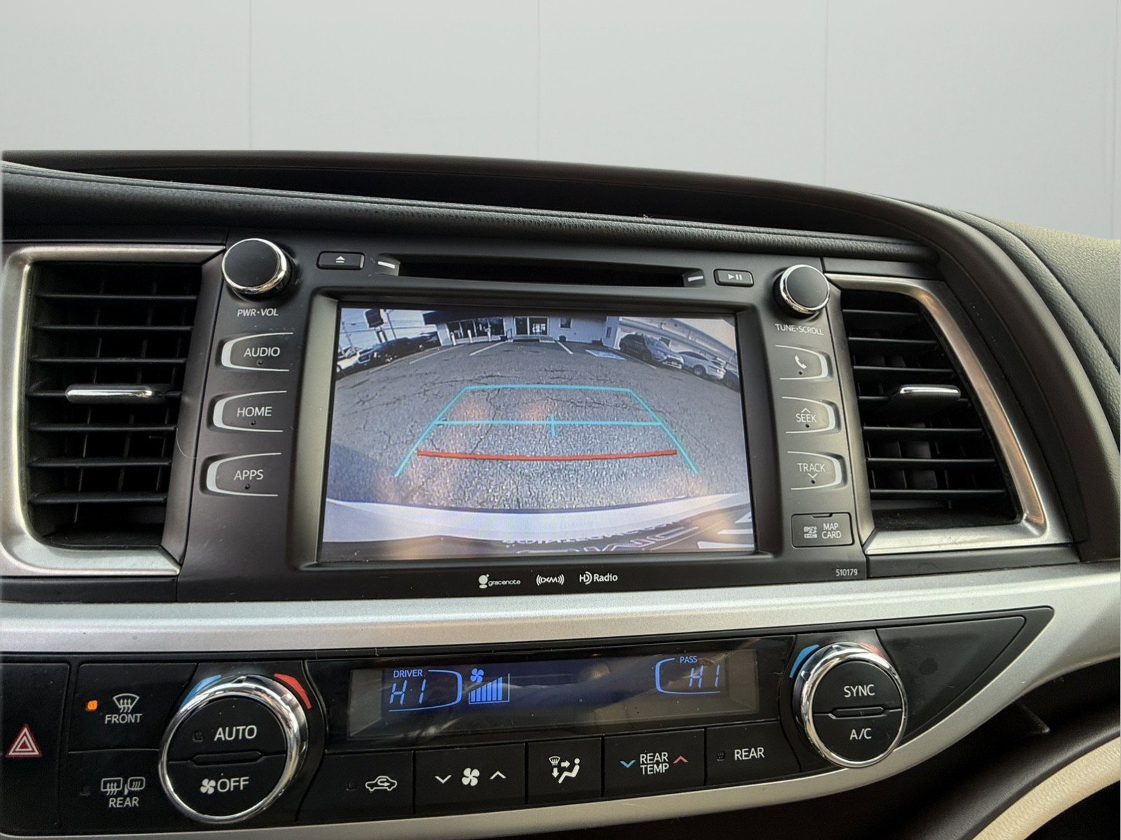 Used 2018 Toyota Highlander XLE image 19