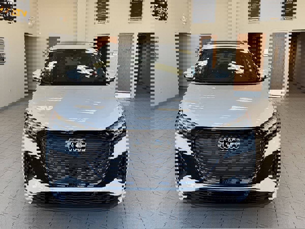 Used 2024 Audi Q4 e-tron Premium Plus w/ Premium Plus image 8