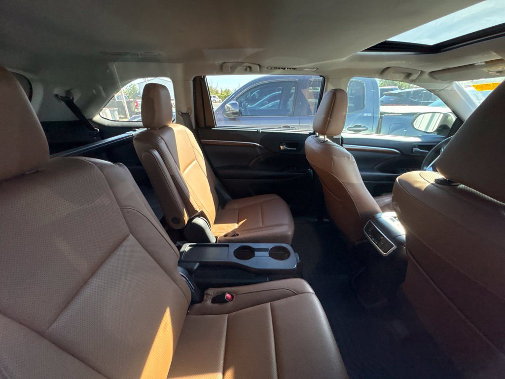 Used 2018 Toyota Highlander Limited FWD image 12