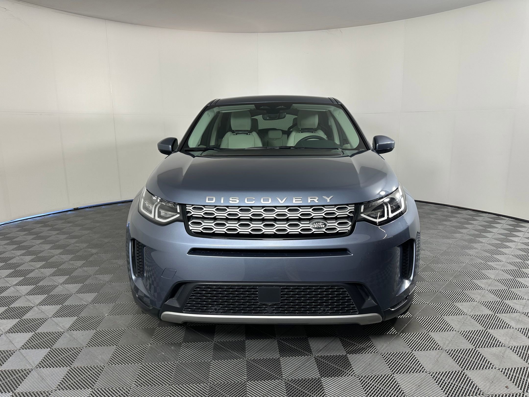 Used 2023 Land Rover Discovery Sport S image 5