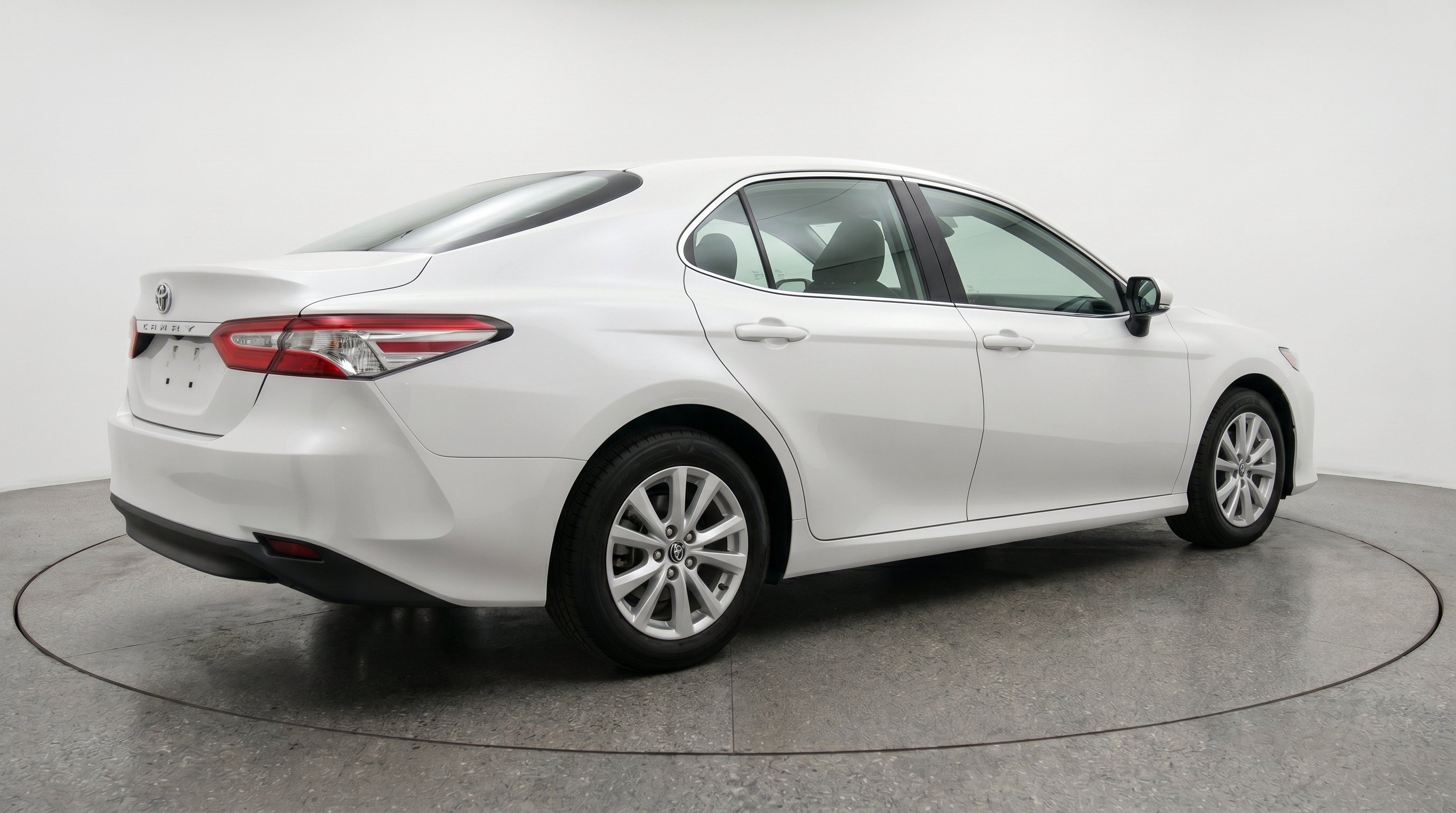 Used 2025 Toyota Camry LE FWD image 9