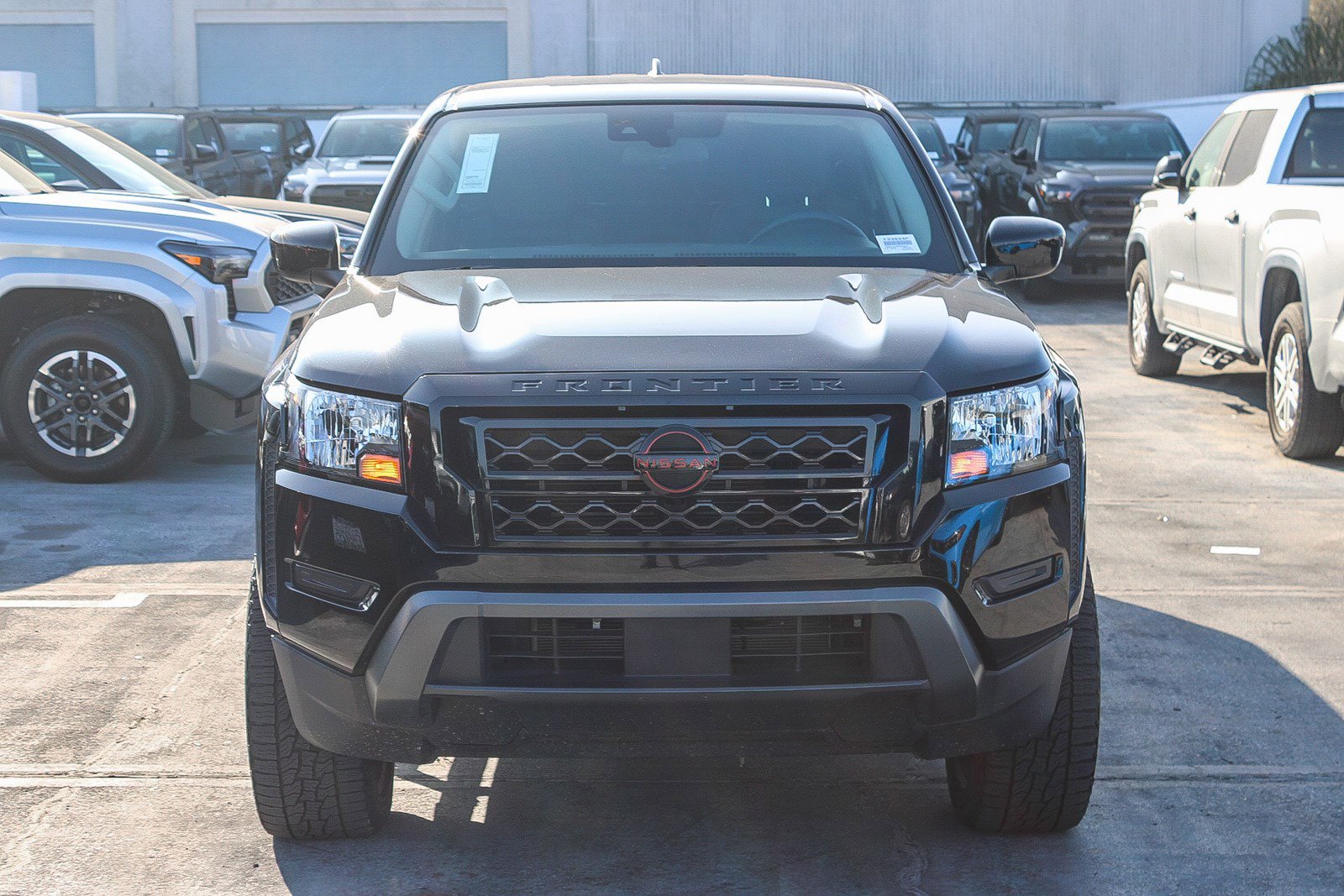 Used 2024 Nissan Frontier SV image 2