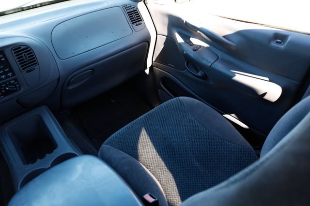 Used 2002 Ford Expedition XLT image 27