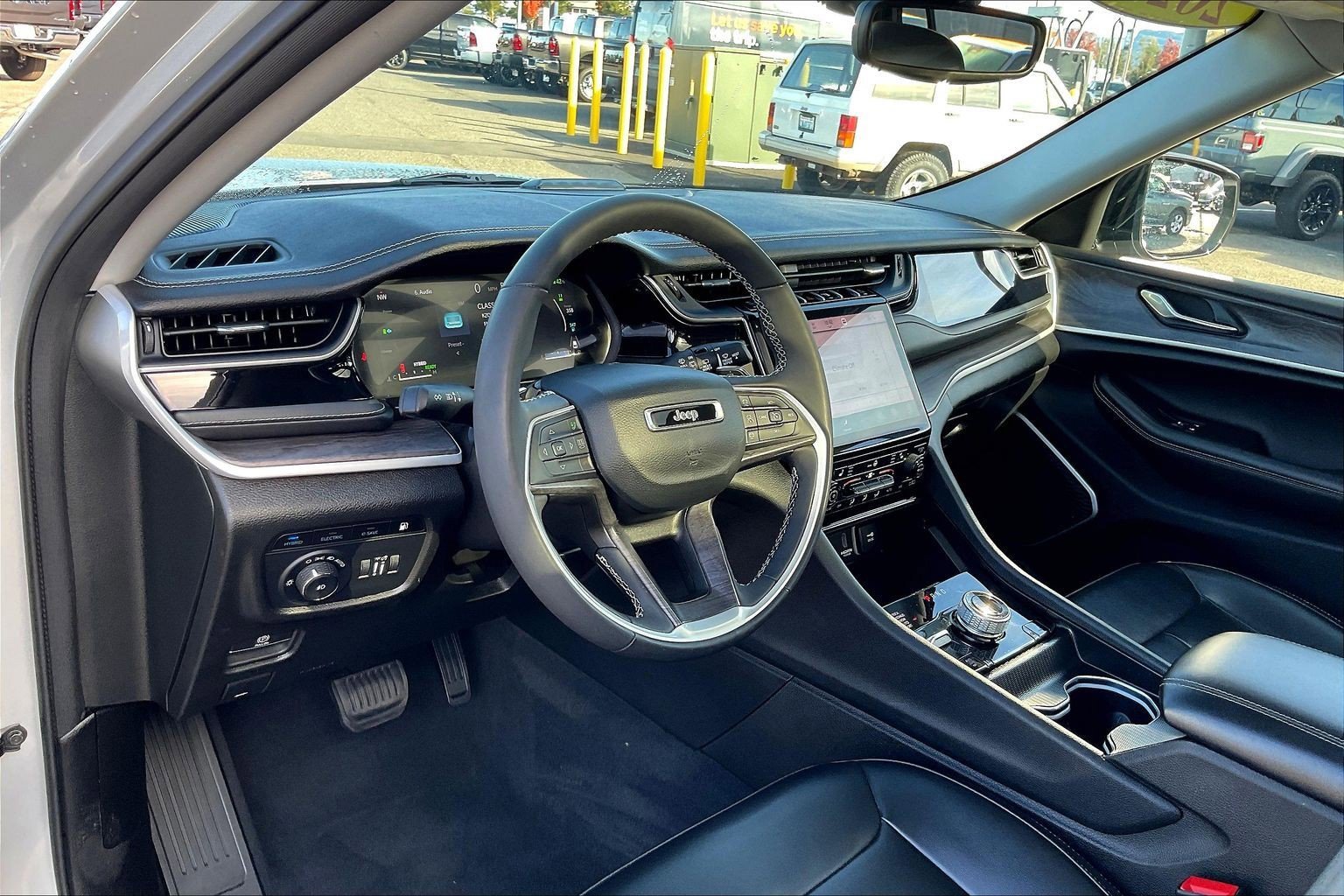 Used 2024 Jeep Grand Cherokee Limited 4xe image 13