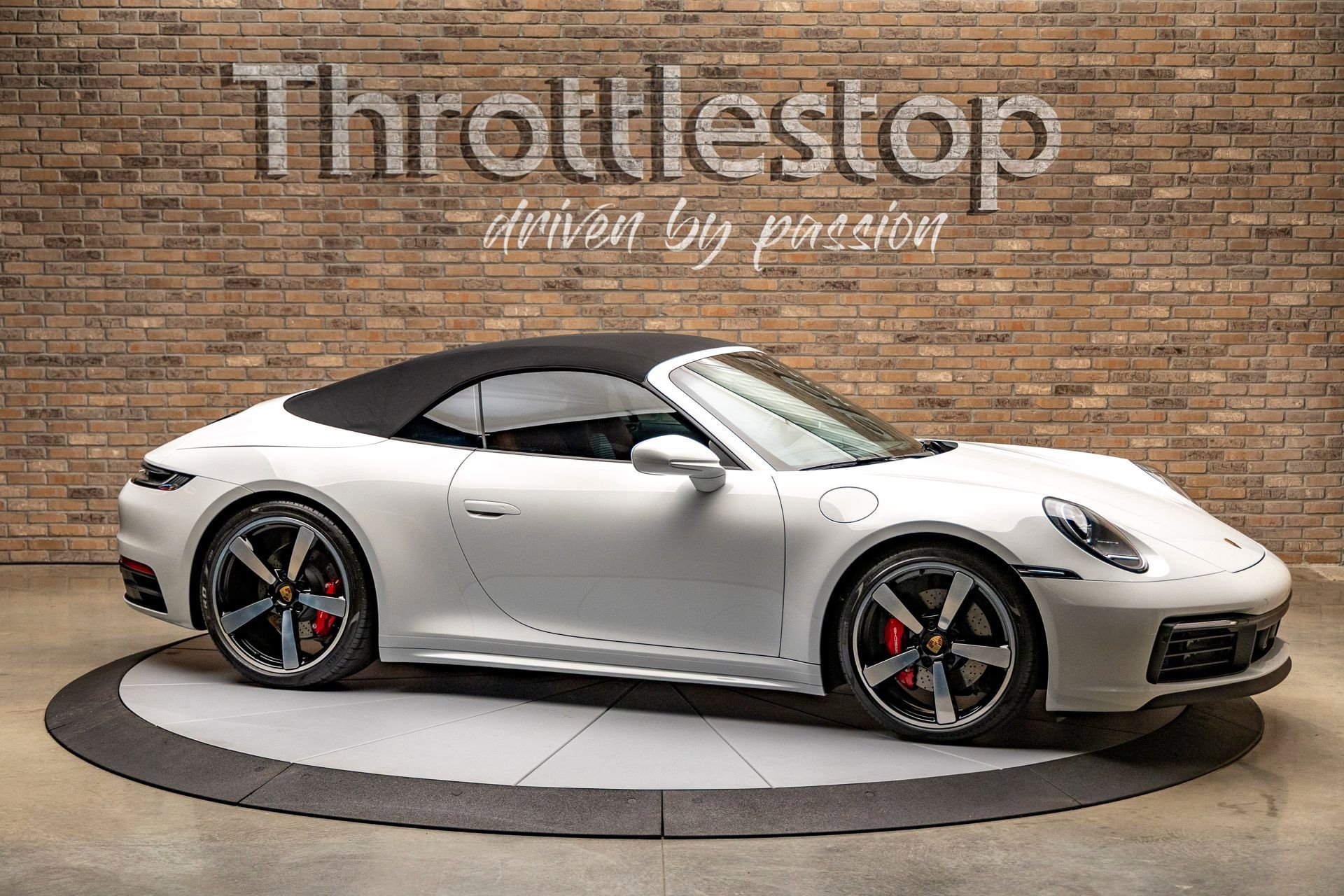 Used 2024 Porsche 911 Cabriolet image 5