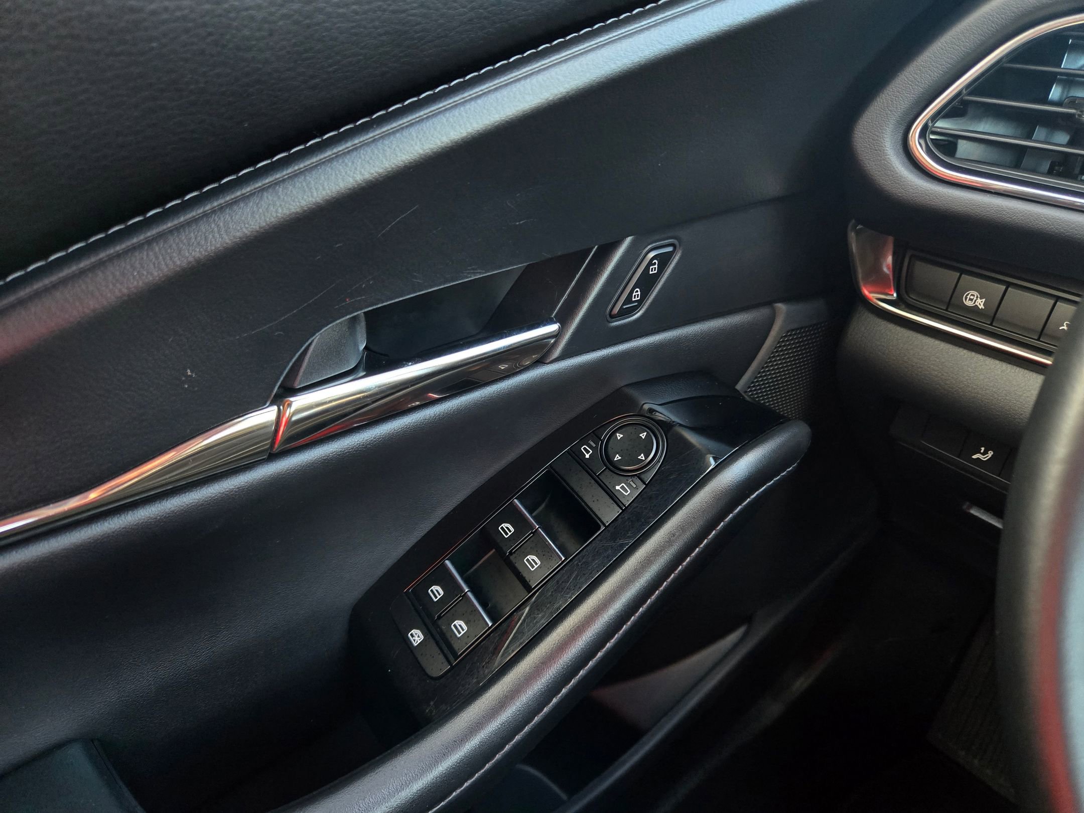 Used 2025 MAZDA CX-30 AWD 2.5 S w/ Preferred Package image 21