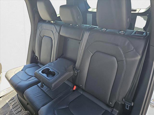 New 2025 Land Rover Defender 110 X-Dynamic SE image 15