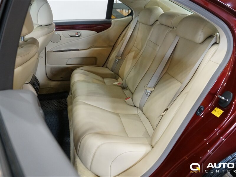 Used 2007 Lexus LS 460 RWD image 32