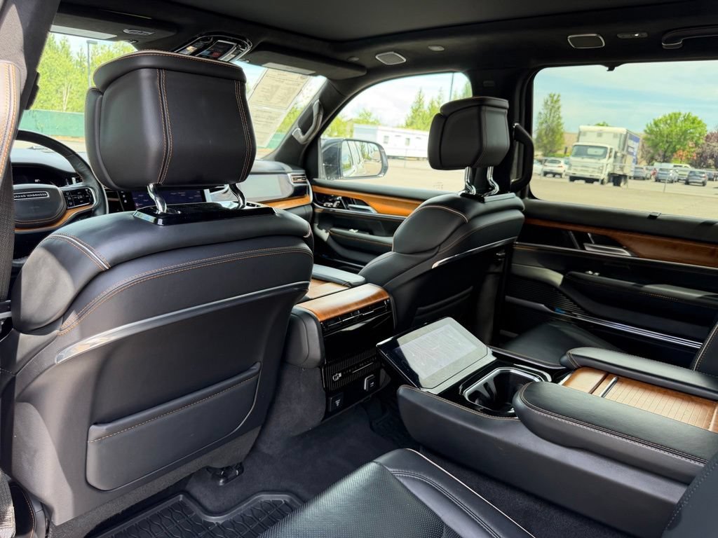 Used 2024 Jeep Grand Wagoneer L Series III AWD/4WD image 33