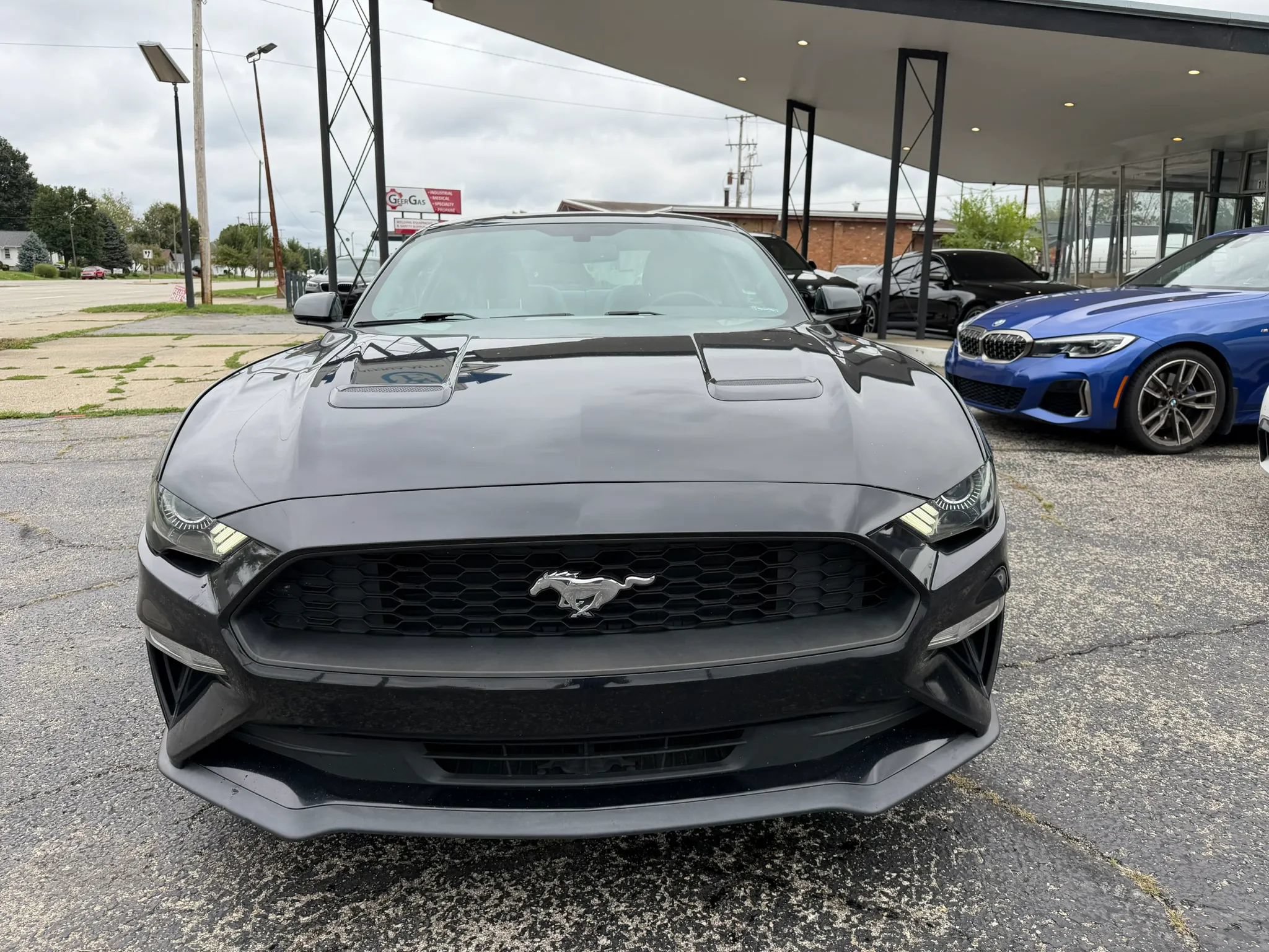 Used 2018 Ford Mustang Coupe RWD image 2
