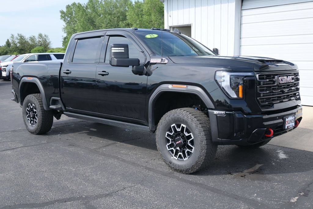 Used 2025 GMC Sierra 2500 AT4X AWD/4WD image 4