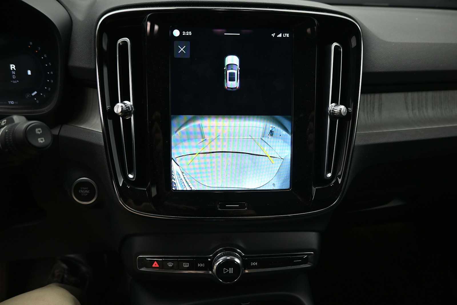 Used 2023 Volvo XC40 B4 Ultimate FWD image 17