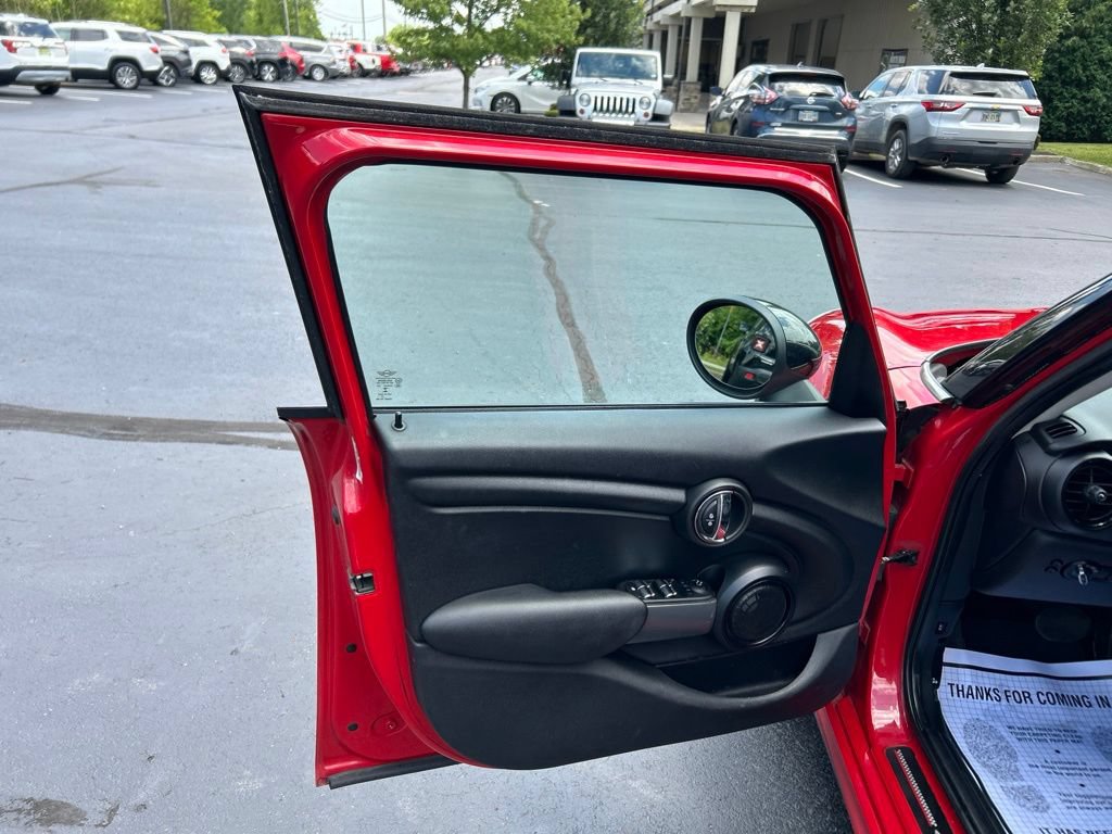 Used 2015 MINI Cooper 4-Door Hardtop FWD image 9