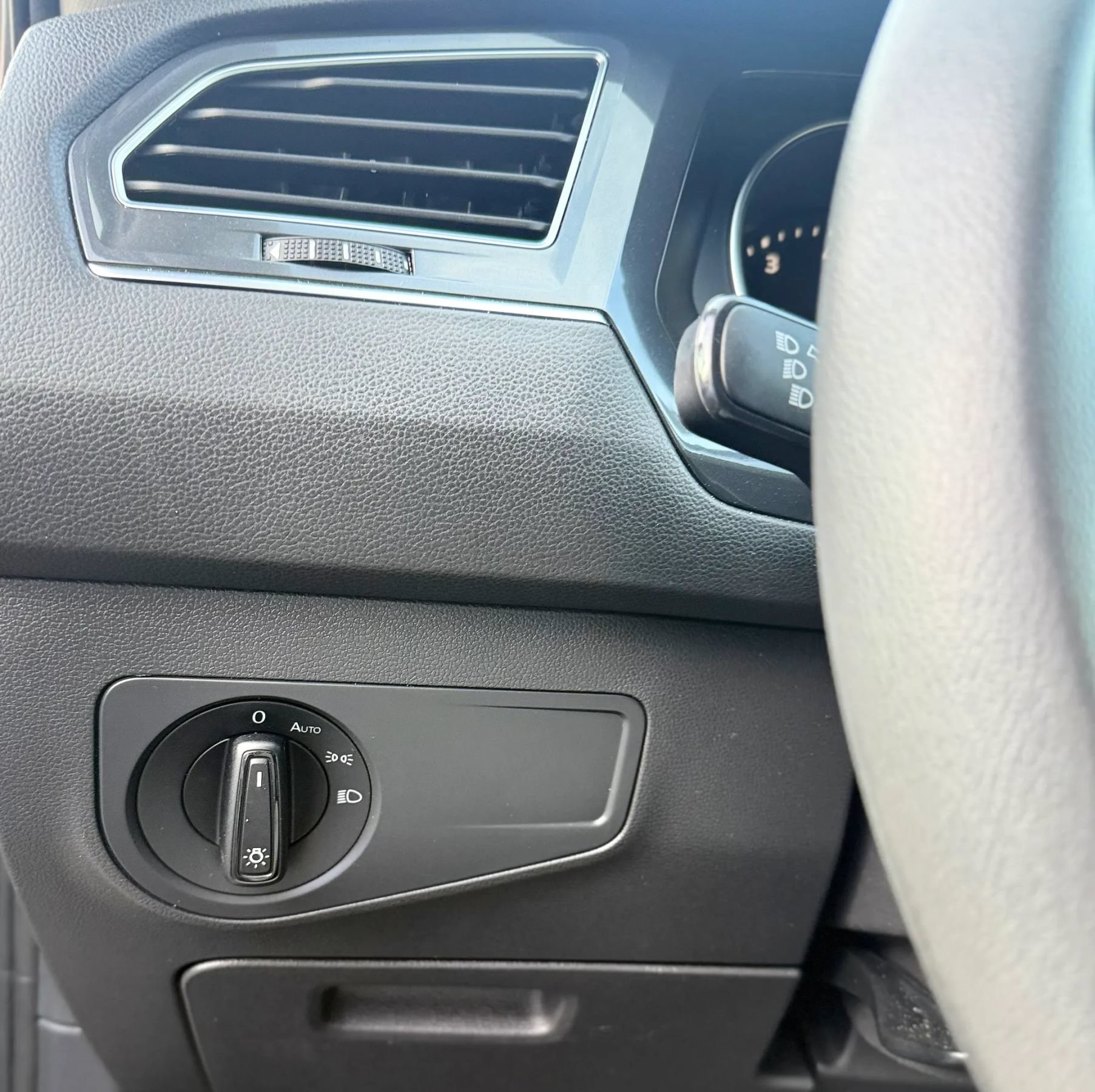 Used 2020 Volkswagen Tiguan S FWD image 20