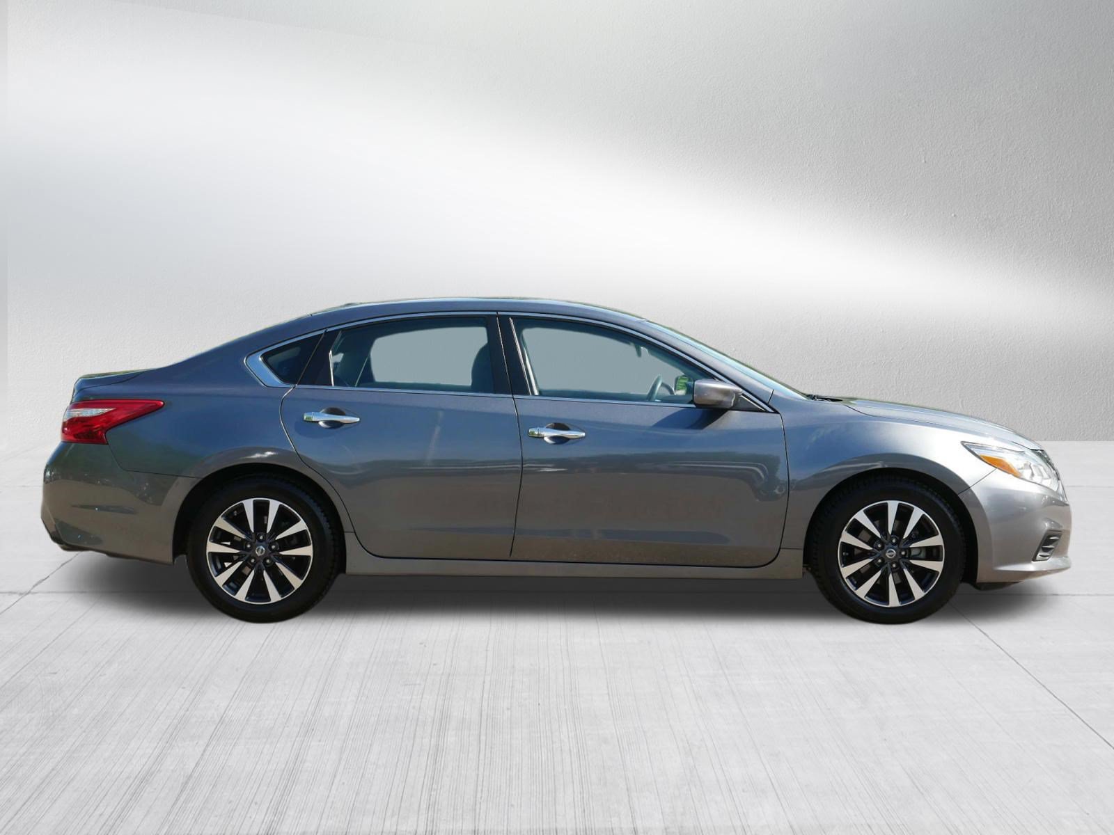 Certified 2017 Nissan Altima 2.5 SV FWD image 8