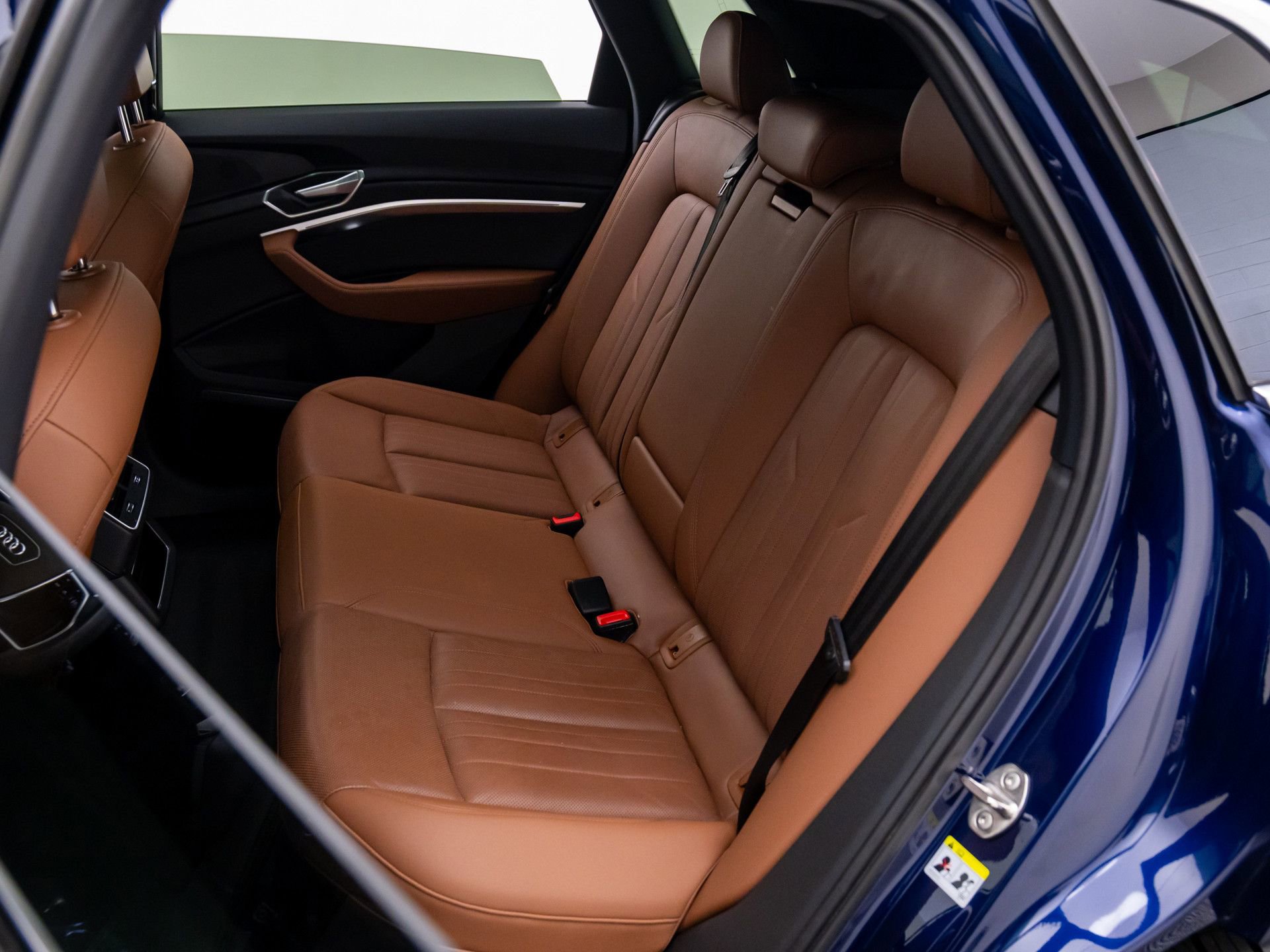 Used 2022 Audi e-tron Premium Plus w/ Premium Plus Package image 19