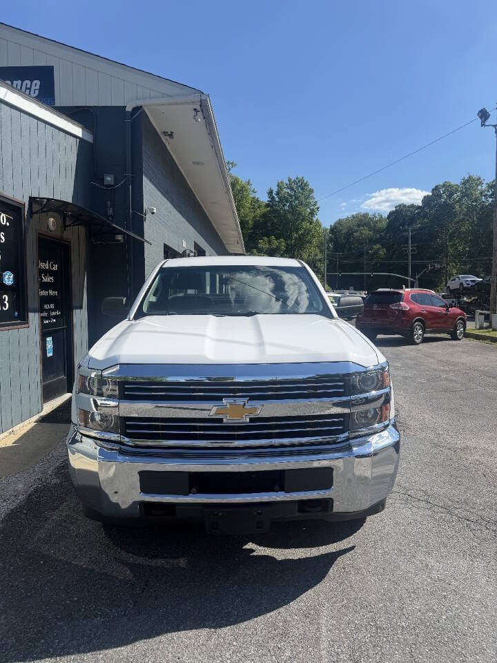 Used 2018 Chevrolet Silverado 2500 W/T RWD image 2