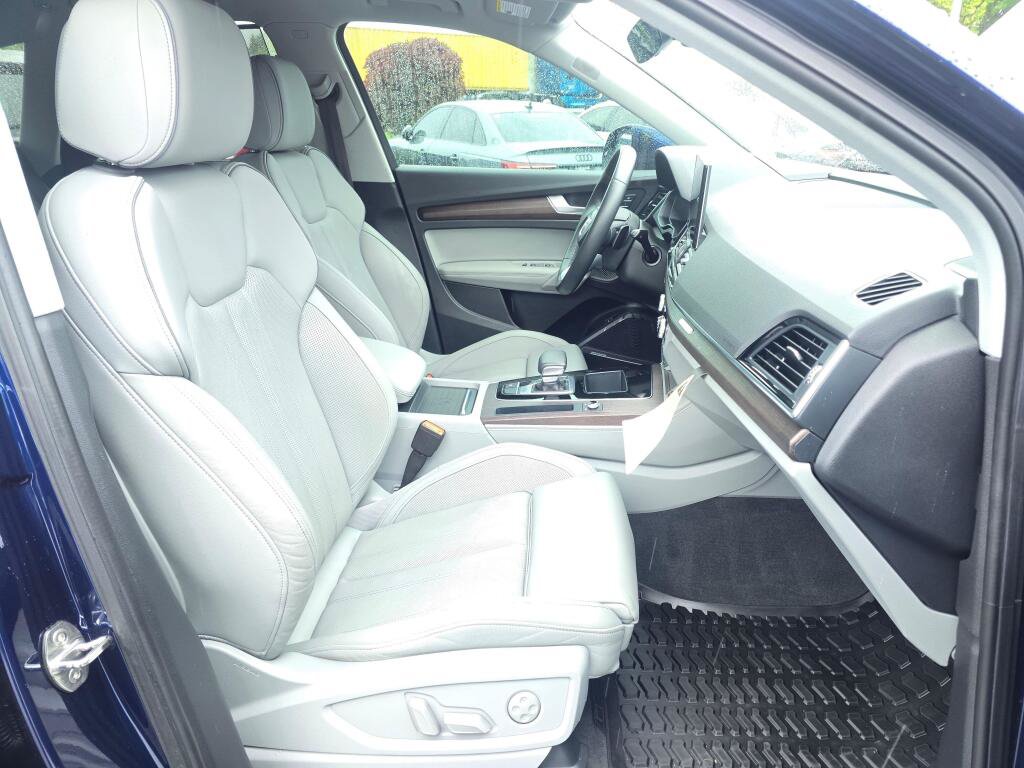 Used 2021 Audi Q5 Prestige w/ Prestige Package AWD/4WD image 29