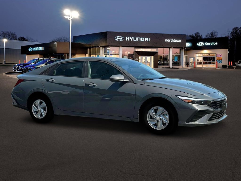 New 2025 Hyundai Elantra SE w/ Cargo Package image 10