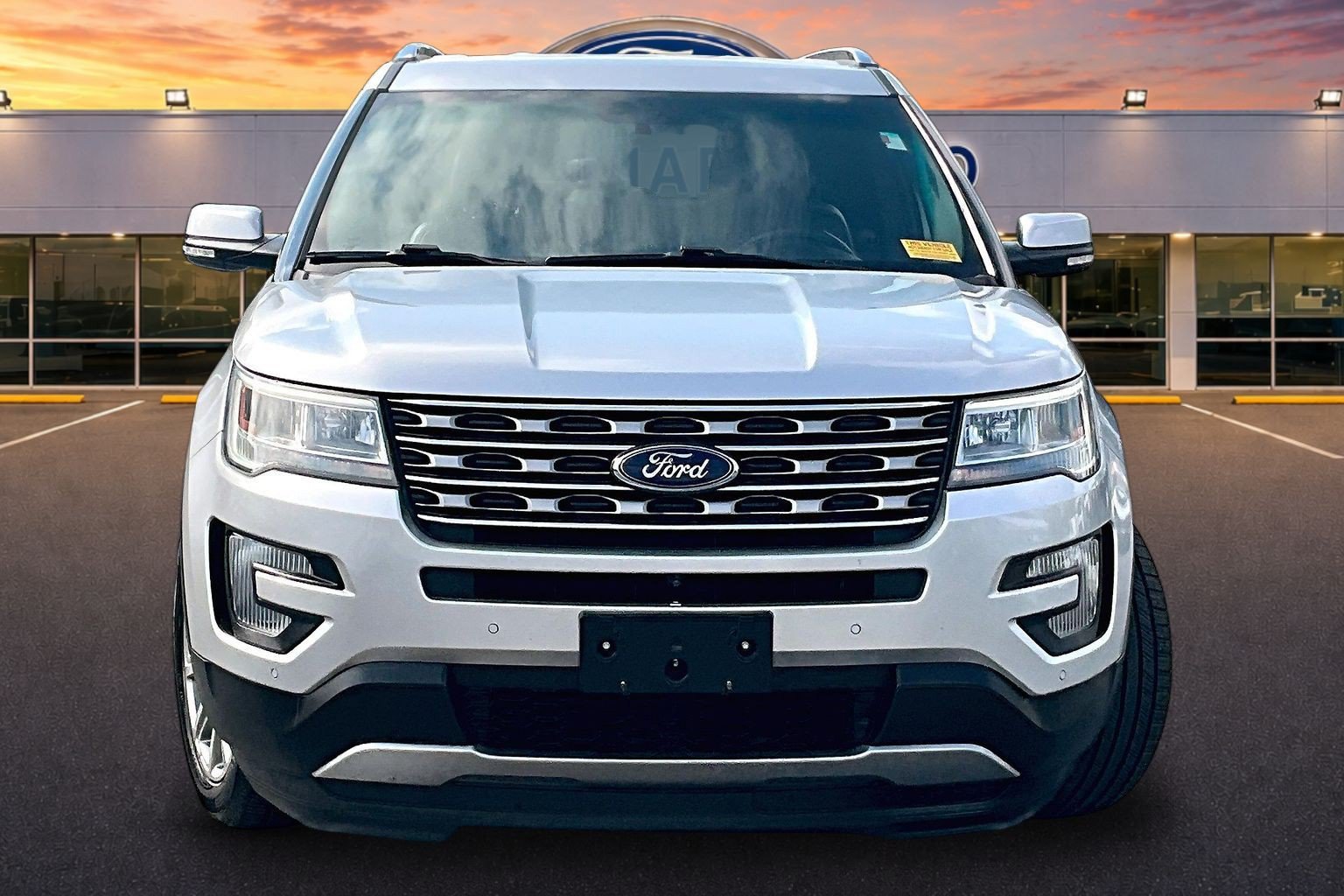 Used 2017 Ford Explorer Limited FWD image 3