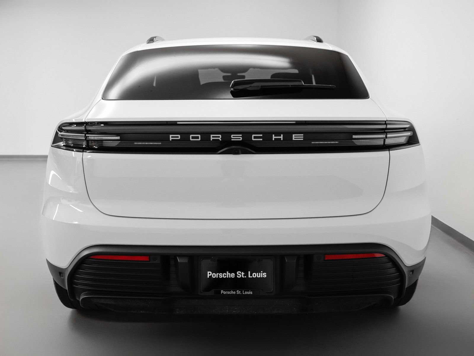 Certified 2025 Porsche Macan 4S Electric image 11