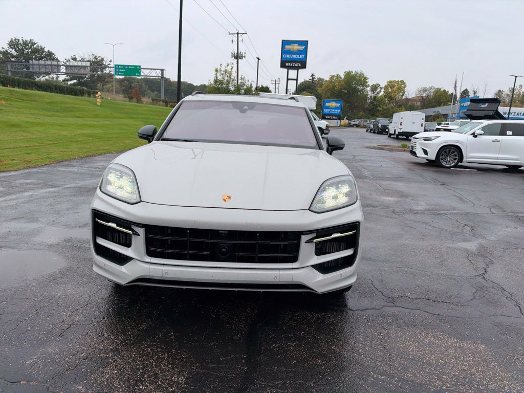 Used 2025 Porsche Cayenne GTS AWD/4WD image 9