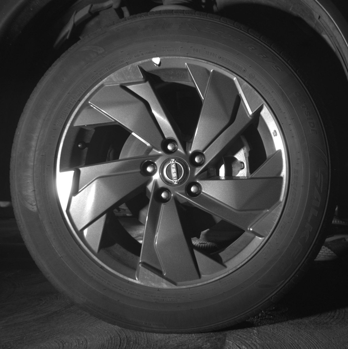 Used 2025 Nissan Rogue SV FWD image 13