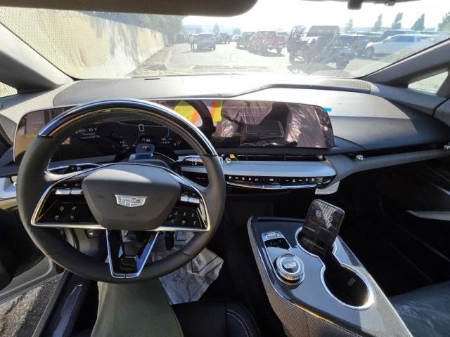 Used 2027 Cadillac Optiq Luxury RWD image 6